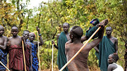 رسم دوئل مردان یک قبیله بر سر عروس؛ برنده جنگ، داماد می‌شود / تصاویر