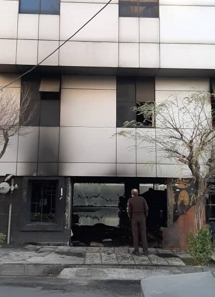یک مجتمع تجاری در تهران آتش گرفت