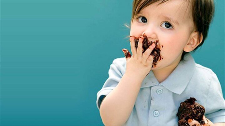 فواید و مضرات خوردن شکلات کاکائو در کودکان