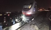 برخورد وحشتناک قطار مسافربری با خودرو در کرج / فیلم