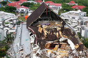 لحظاتی دردناک از جستجوی امدادگران برای یافتن قربانیان زلزله اندونزی /فیلم