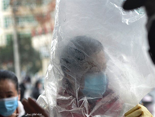 سوژه شدن ماسک پلاستیکی و عجیب مرد چینی / عکس