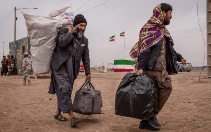 خروج مهاجران افغانستانی از ایران به دنبال سقوط ارزش ریال