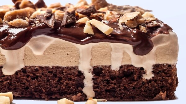دستور پخت کیک بستنی شکلاتی خوشمزه + مواد لازم