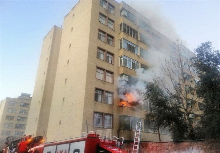  آتش‌ گرفتن ساختمان ۷ طبقه در شرق تهران / عکس