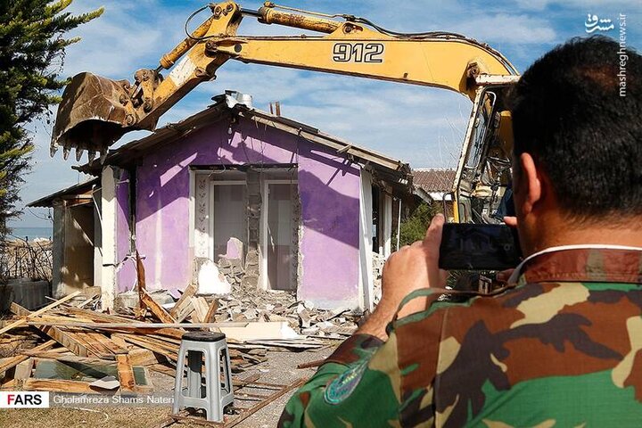 تخریب ویلای غیرمجاز دو مقام مسئول در فیروزکوه به دستور مقام قضایی/ فیلم