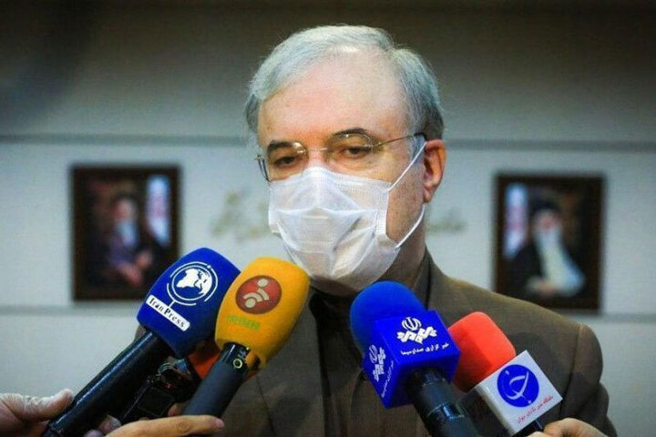 وزیربهداشت: خدمات بین طب مدرن و ایرانی باید ادغام شوند