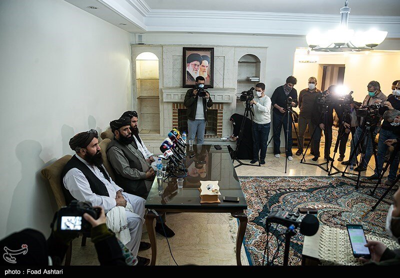 چرا ایران با طالبان مذاکره کرد؟ / آیا شهادت دیپلمات‌های ایران در مزار شریف را فراموش می‌کنیم؟