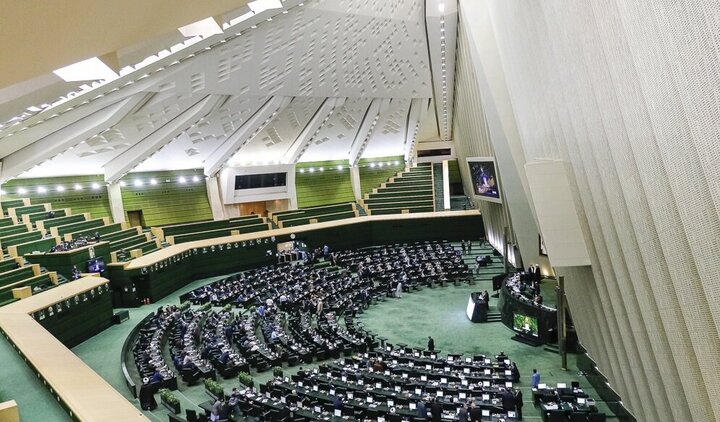جمع آوری امضا در مجلس برای نامزدی رییسی در انتخابات ۱۴۰۰
