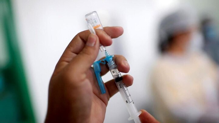 واکسیناسیون علیه کرونا فردا در ایران آغاز می‌شود/ عوارض و موارد ممنوعیت ترزیق واکسن روسی کرونا