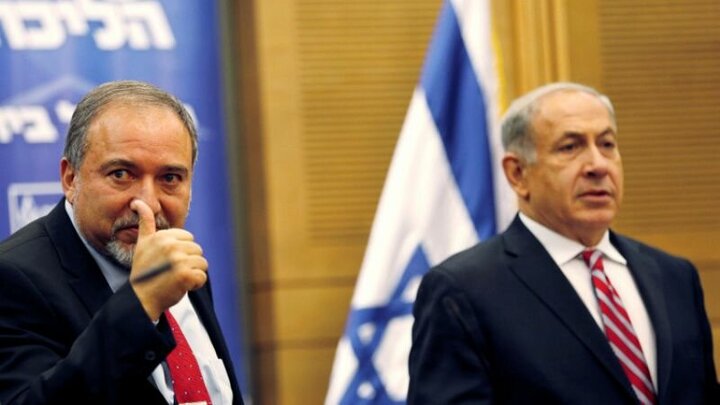 انتقاد تند لیبرمن از نتانیاهو/ به خانه‌ات برگرد‍!