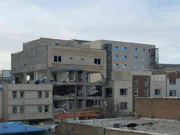 انفجار یک منزل مسکونی در اردبیل با ۲ کشته و ۱۰ زخمی / تصاویر