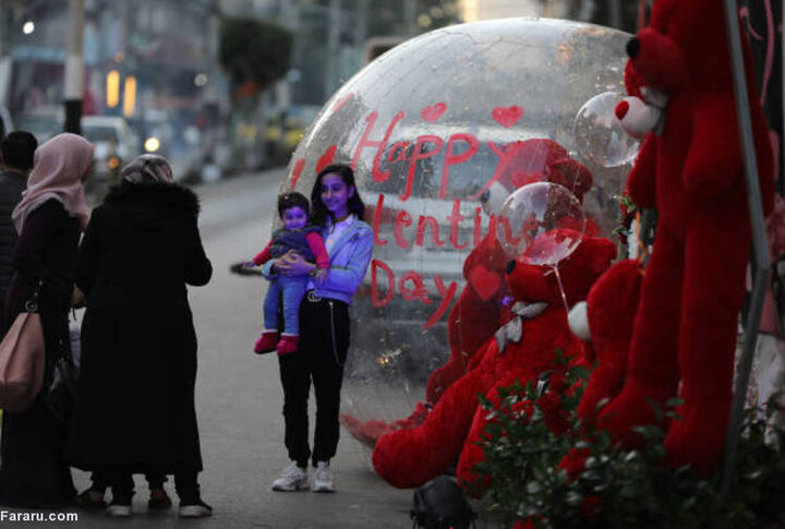 روز عشق در غزه؛ فروش عروسک و شکلات روز ولنتاین در فلسطین / تصاویر