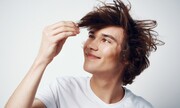 از بین بردن چربی مو با چند روش ساده و طبیعی | کاهش چربی موی بدون از بین رفتن چربی مورد نیاز مو