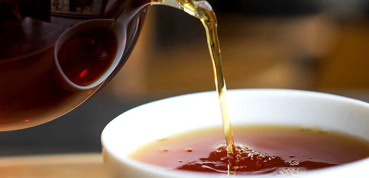 فواید و مضرات چایی برای سلامتی بدن | چه موقع از روز باید چای بخوریم؟