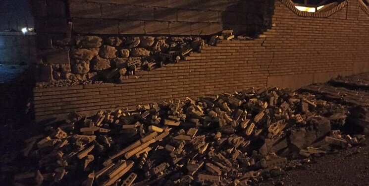 تصاویری تلخ از تخریب خانه های مردم سی سخت پس از زلزله