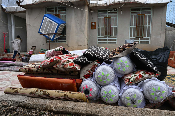 تصاویری دردناک از وضعیت مردم سی سخت پس از زلزله