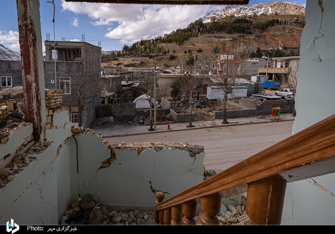 زندگی سخت اهالی سی سخت شش روز پس از زلزله/ تصاویر