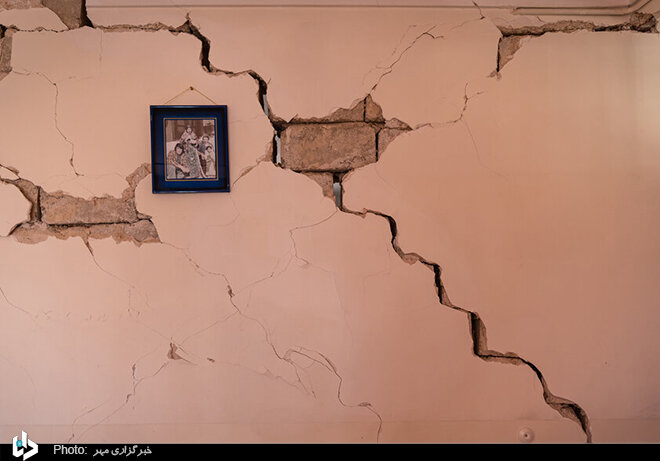 زندگی سخت اهالی سی سخت شش روز پس از زلزله/ تصاویر