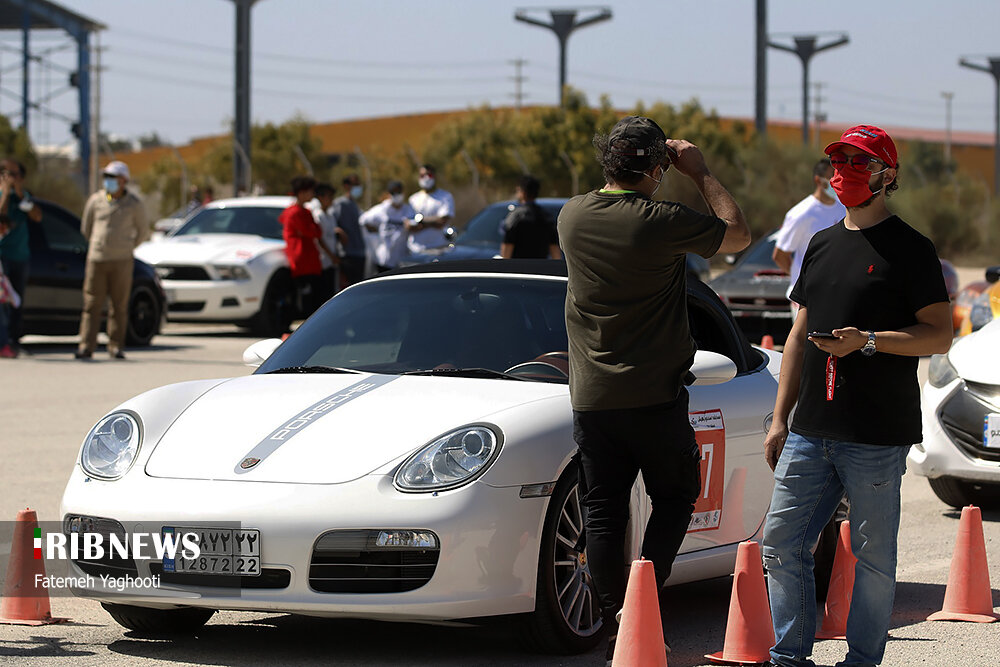 رقابت اتومبیلرانی خودروهای میلیاردی در جزیره کیش / تصاویر