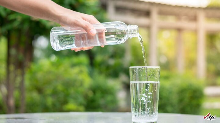 فواید نوشیدن آب فراوان | درمان سردرد با مصرف آب