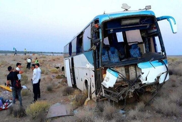 تصادف وحشتناک اتوبوس با کامیون در هرمزگان/ آمار کشته‌ها و مصدومان اعلام شد