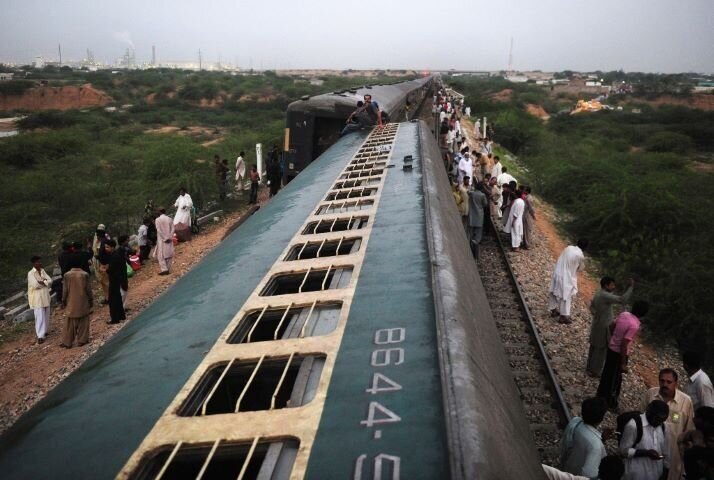 خروج قطار مسافربری از ریل در پاکستان