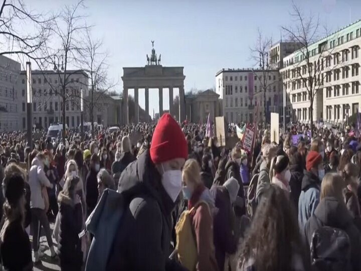 تظاهرات زنان آلمانی به مناسبت روز جهانی زن