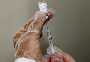 تزریق دومین دوز واکسن کرونا به پسر وزیر بهداشت/ عکس