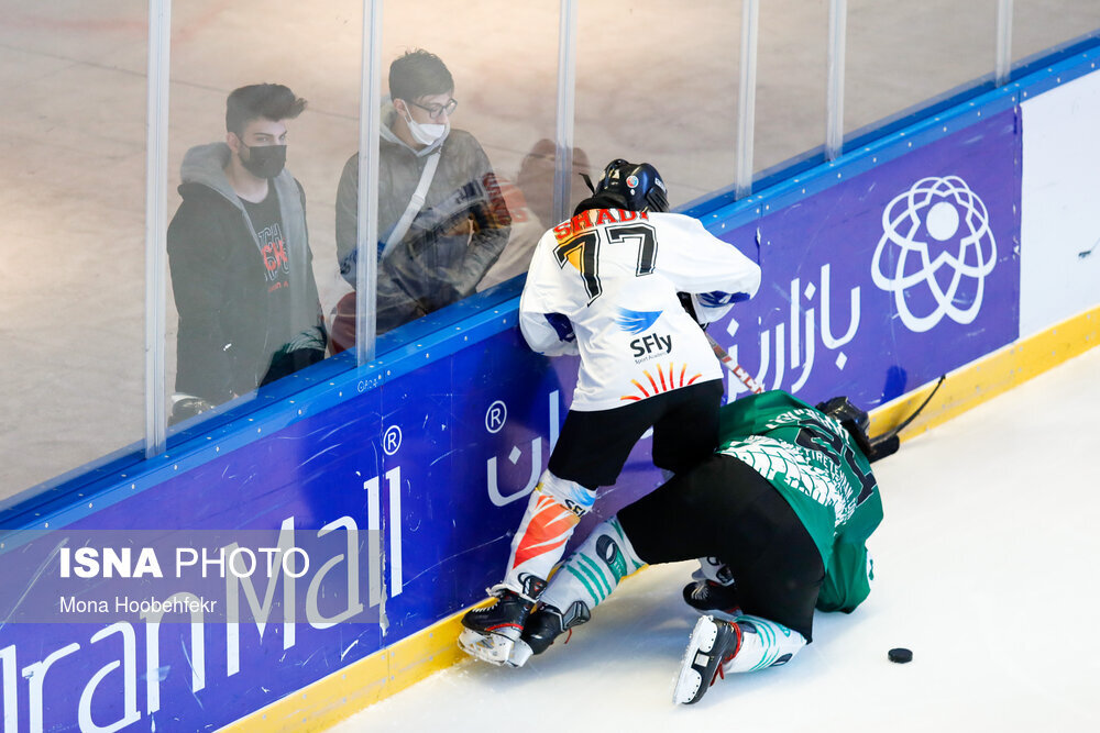 مسابقات زنان اسکیت هاکی روی یخ در ایران / تصاویر