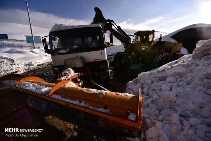 برف سنگین کدام جاده‌های کشور را مسدود کرد؟