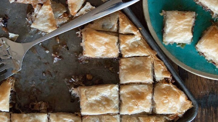 نحوه درست کردن باقلوا شکلات و نارگیل برای سفره عید نوروز + مواد لازم