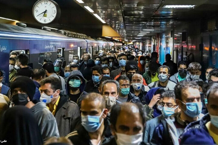شلوغی عجیب متروی تهران در روزهای پایانی سال / فیلم
