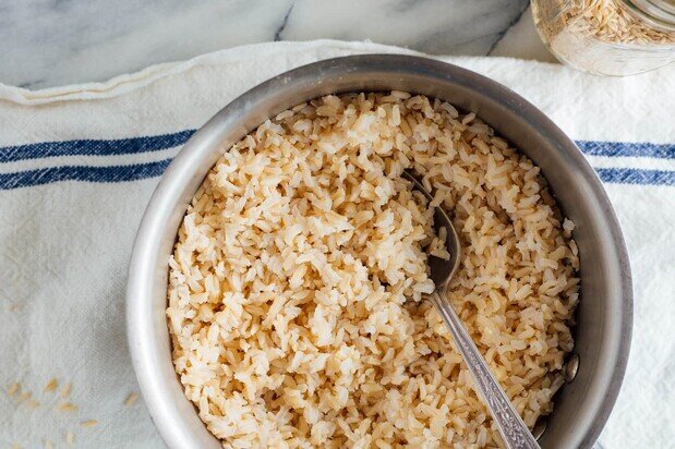 برنج قهوه‌ای چه تفاوتی با برنج سفید دارد؟