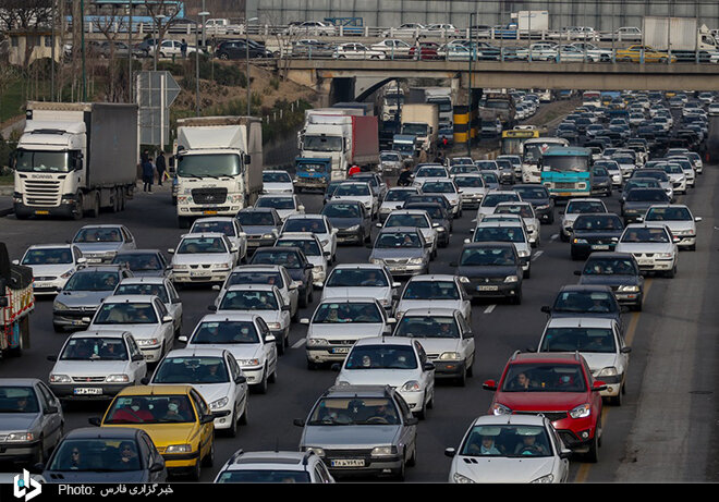 ترافیک سنگین آزادراه تهران-کرج در روزهای پایانی سال / تصاویر