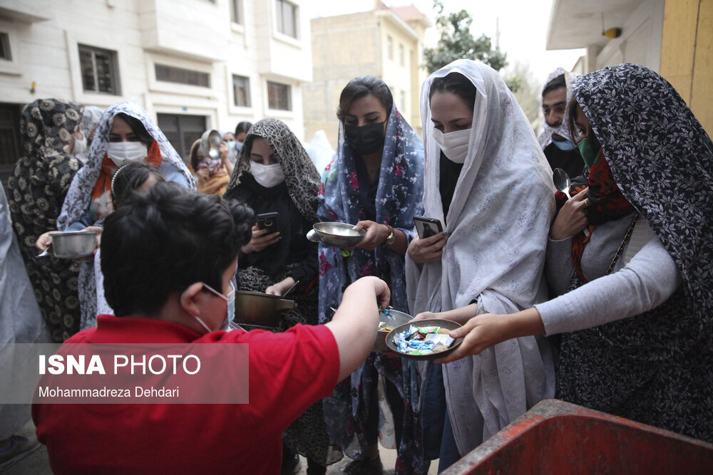 برگزاری مراسم «قاشق زنی» چهارشنبه سوری در شیراز / تصاویر