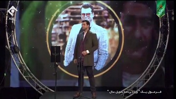 خوانندگی روزبه حصاری در برنامه زنده تلویزیونی / فیلم