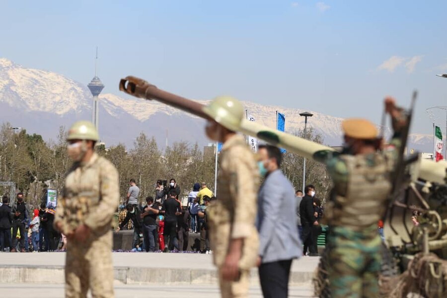 تصاویر | شلیک توپ در میدان آزادی در لحظه تحویل سال