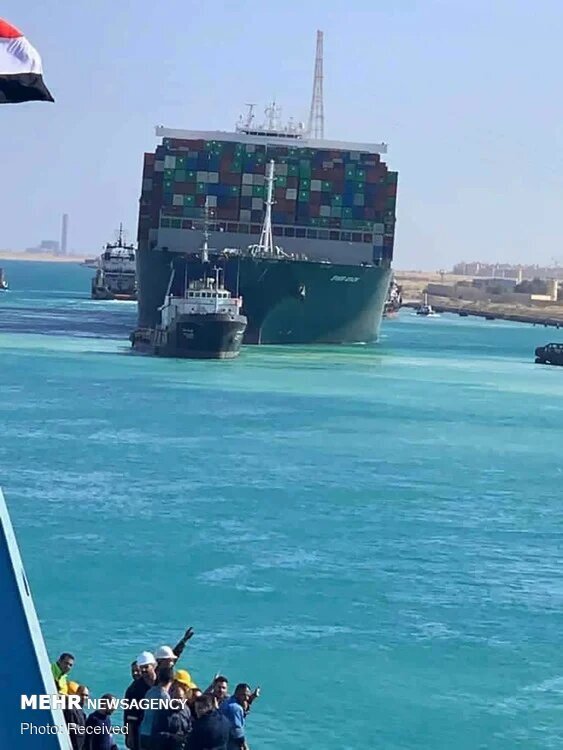 کشتی گیر کرده در کانال سوئز آزاد شد