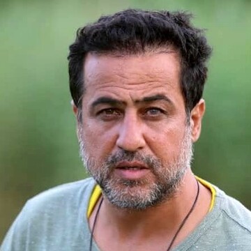 عکس غم‌انگیز بازیگر مرد سینما و تلویزیون روی تخت بیمارستان / دعایش کنید + عکس
