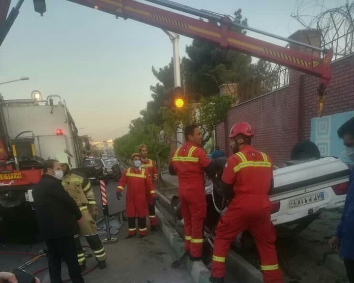 حادثه وحشتناک در مقابل بیمارستان هجرت تهران/ عکس