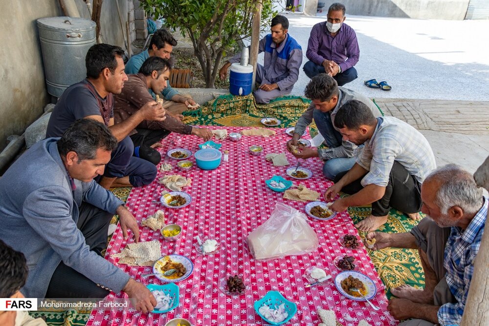 استراحت و خوردن صبحانه دامداران منطقه فیروزآباد استان فارس