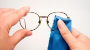 نحوه تمیز کردن شیشه عینک | چه عینک‌هایی را نباید شست؟