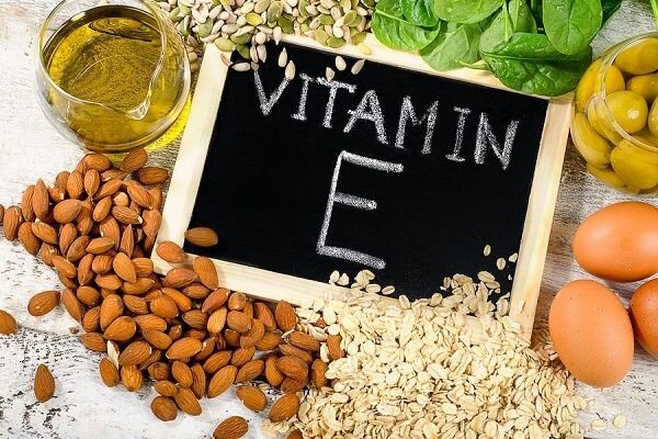 منابع مفید ویتامین E کدامند؟ | مقدار مصرف روزانه توصیه شده ویتامین E چقدر است؟