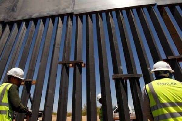 احتمال موافقت بایدن با تکمیل دیوار مرزی مکزیک 