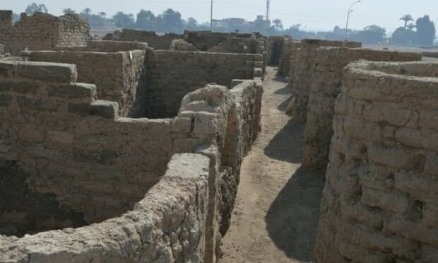 کشف یک شهر اداری و صنعتی بزرگ ۳ هزار ساله در مصر/ عکس