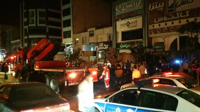 حادثه هولناک ورود میکسر بتن به یک ساختمان در تهران/ تصاویر