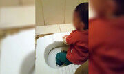 گیرکردن پای بچه در کاسه توالت/ فیلم