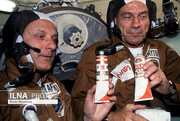 تصاویری از نحوه غذا خوردن فضانوردان در فضا