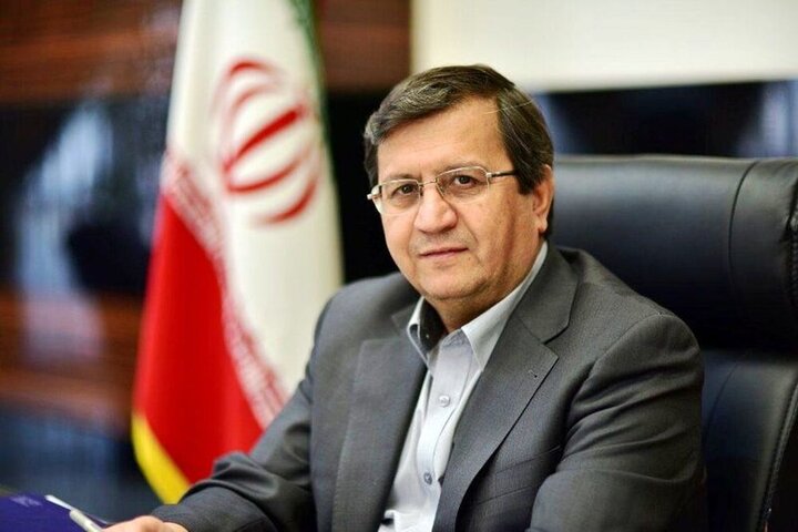 همتی: ثبات نسبی بازار ارز حاصل تلاش مضاعف بانک مرکزی است/ گزارش‌ها درباره میزان پولهای بلوکه شده ایران غلط است